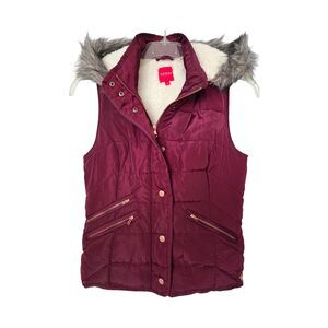 GUESS Burgundy Sherpa Lined Puffer Vest Faux Fur Hood XS Downtown Girl Indie